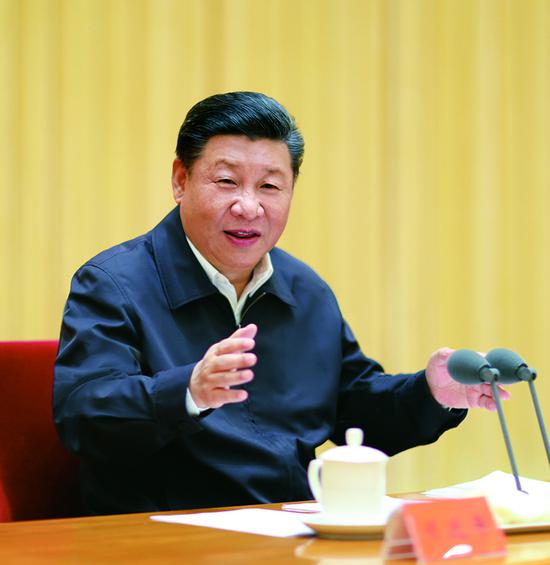 2018年7月3日至4日，全國(guó)組織工作會(huì)議在北京召開(kāi)。中共中央總書(shū)記、國(guó)家主席、中央軍委主席習(xí)近平出席會(huì)議并發(fā)表重要講話。 新華社記者 鞠鵬/攝